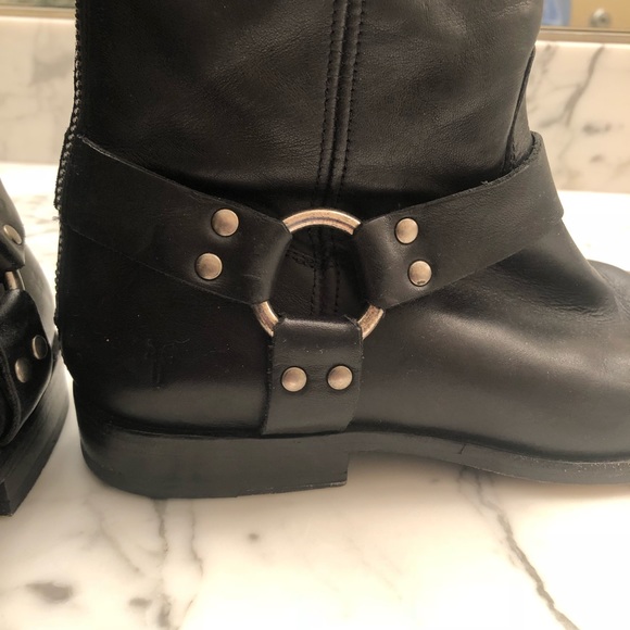 Frye | Black Phillip Harness Short Leather Boot - Picture 3 of 6
